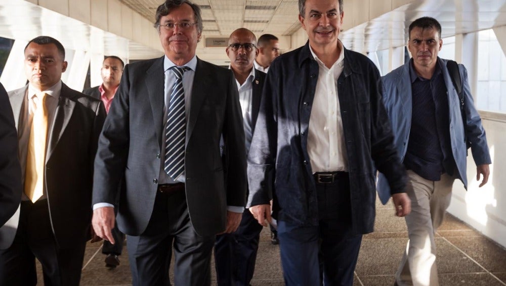 Zapatero, a su llegada a Venezuela