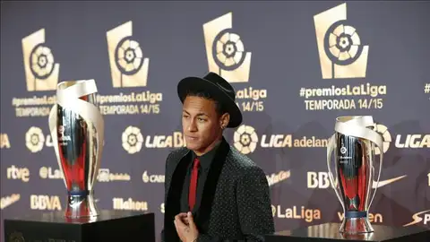 Neymar posa en la gala de premios de la Liga Neymar posa en la gala de premios de la Liga
