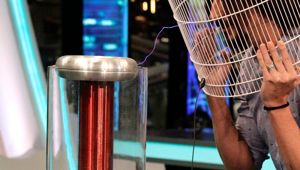 Marron mete la cabeza en la 'Jaula de Faraday'