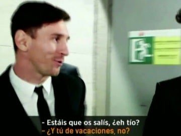 Leo Messi y Marc Márquez dialogan antes de la gala de los premios de la Liga