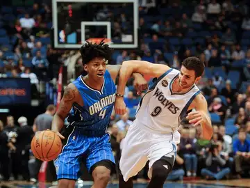 Ricky Rubio defiende a Elfrid Payton Ricky Rubio defiende a Elfrid Payton