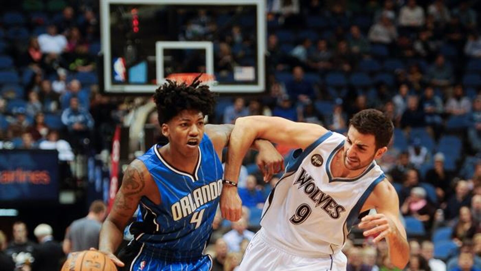Ricky Rubio defiende a Elfrid Payton