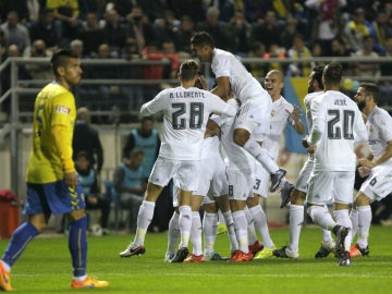 Los jugadores del Real Madrid celebran el gol de Cheryshev