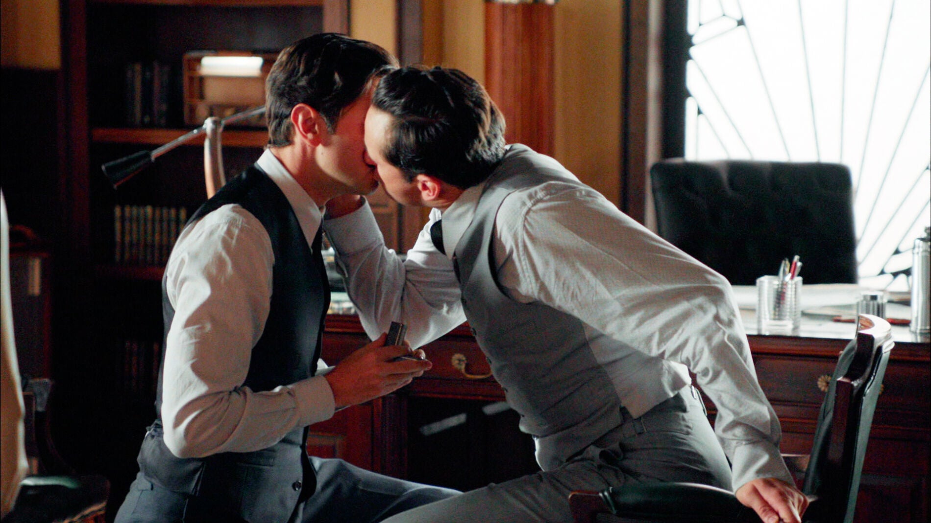 Los torpes ensayos de Mateo con Ra&uacute;l para pedirle matrimonio a Clara