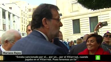 Rajoy comenta con un kioskero el caso Cheryshev: 