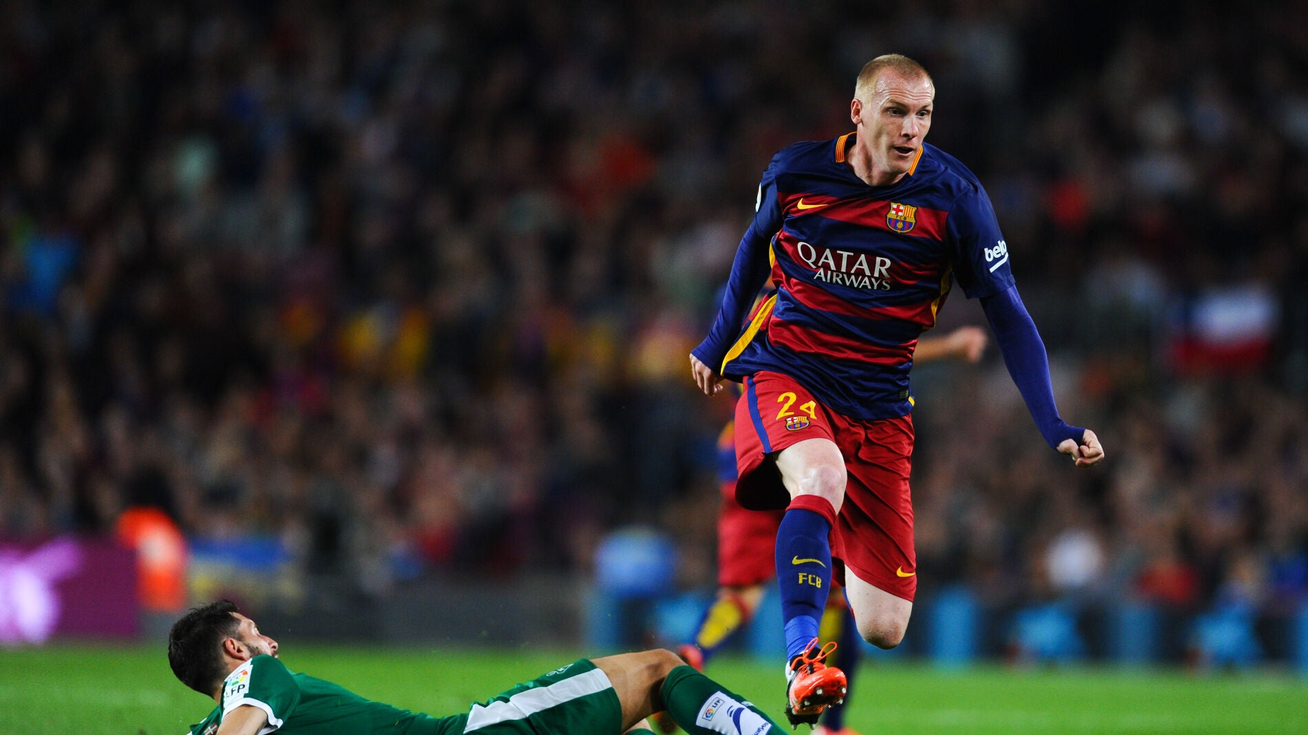 Mathieu, durante un partido con el Barcelona