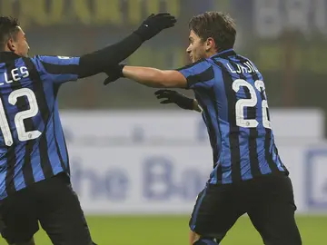 Telles y Ljajic celebran un gol Telles y Ljajic celebran un gol