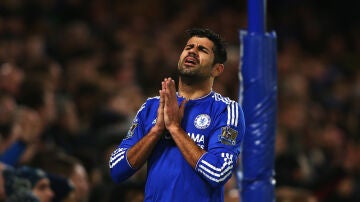 Diego Costa lamenta una ocasión fallada en Stamford Bridge