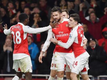 Los jugadores del Arsenal celebranel gol de Giroud ante el Sunderland