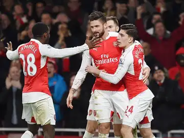 Los jugadores del Arsenal celebranel gol de Giroud ante el Sunderland Los jugadores del Arsenal celebranel gol de Giroud ante el Sunderland