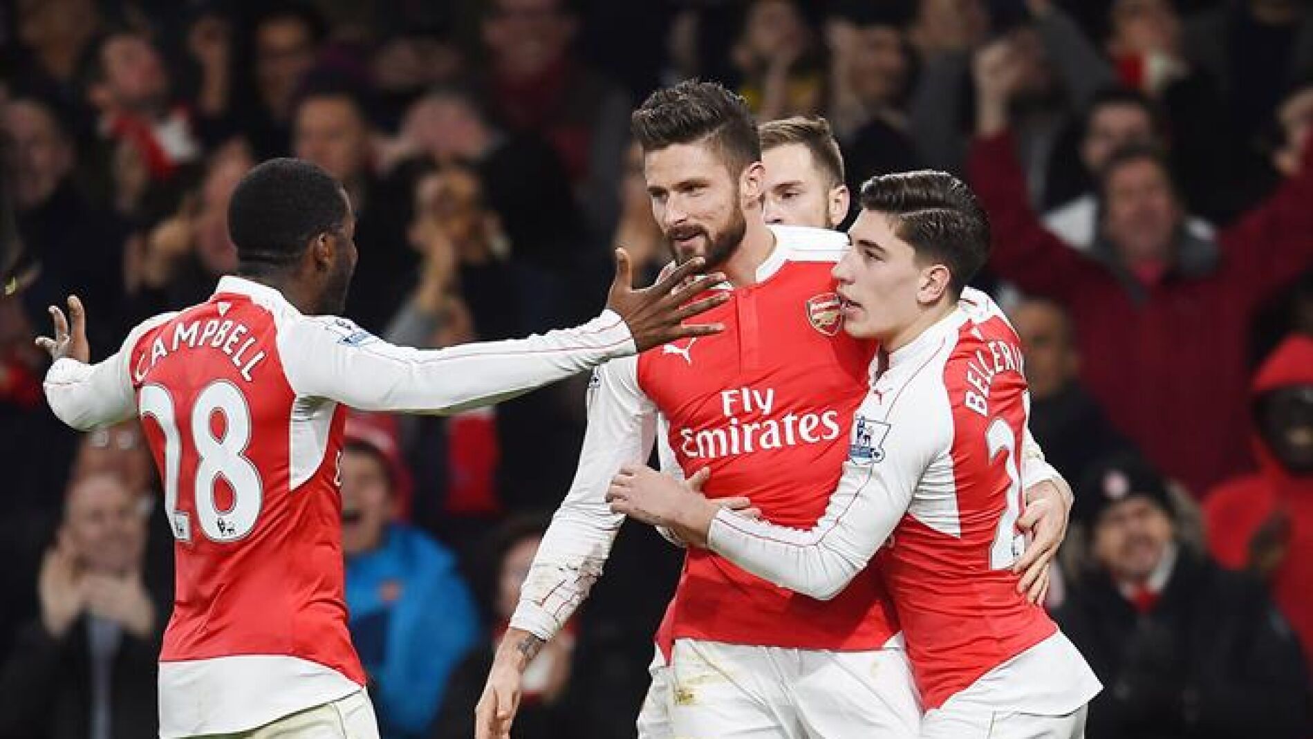 Los jugadores del Arsenal celebranel gol de Giroud ante el Sunderland
