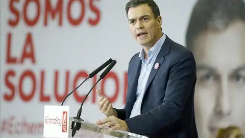 El líder de los socialistas durante un mitin El líder de los socialistas durante un mitin
