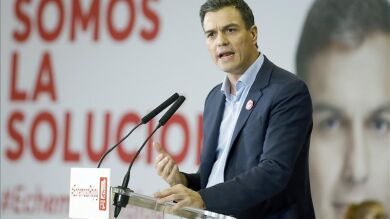Unos 500 militantes del PSOE-M liderados por Tomás Gómez piden la dimisión de Sánchez