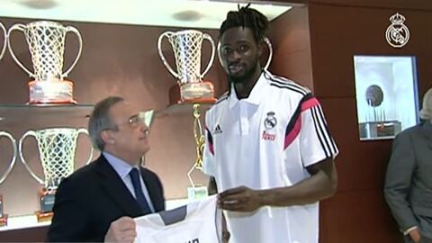 Ndour junto a Florentino P&eacute;rez