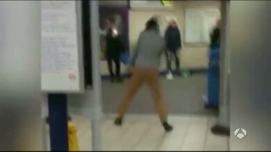 Un hombre clava un cuchillo a otro en Londres al grito de 