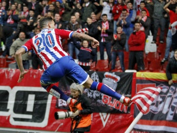 Sanabria celebra un gol con el Sporting