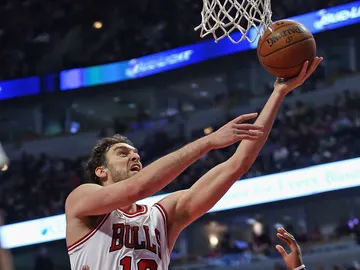 Gasol intenta anotar en un partido con los Chicago Bulls Gasol intenta anotar en un partido con los Chicago Bulls