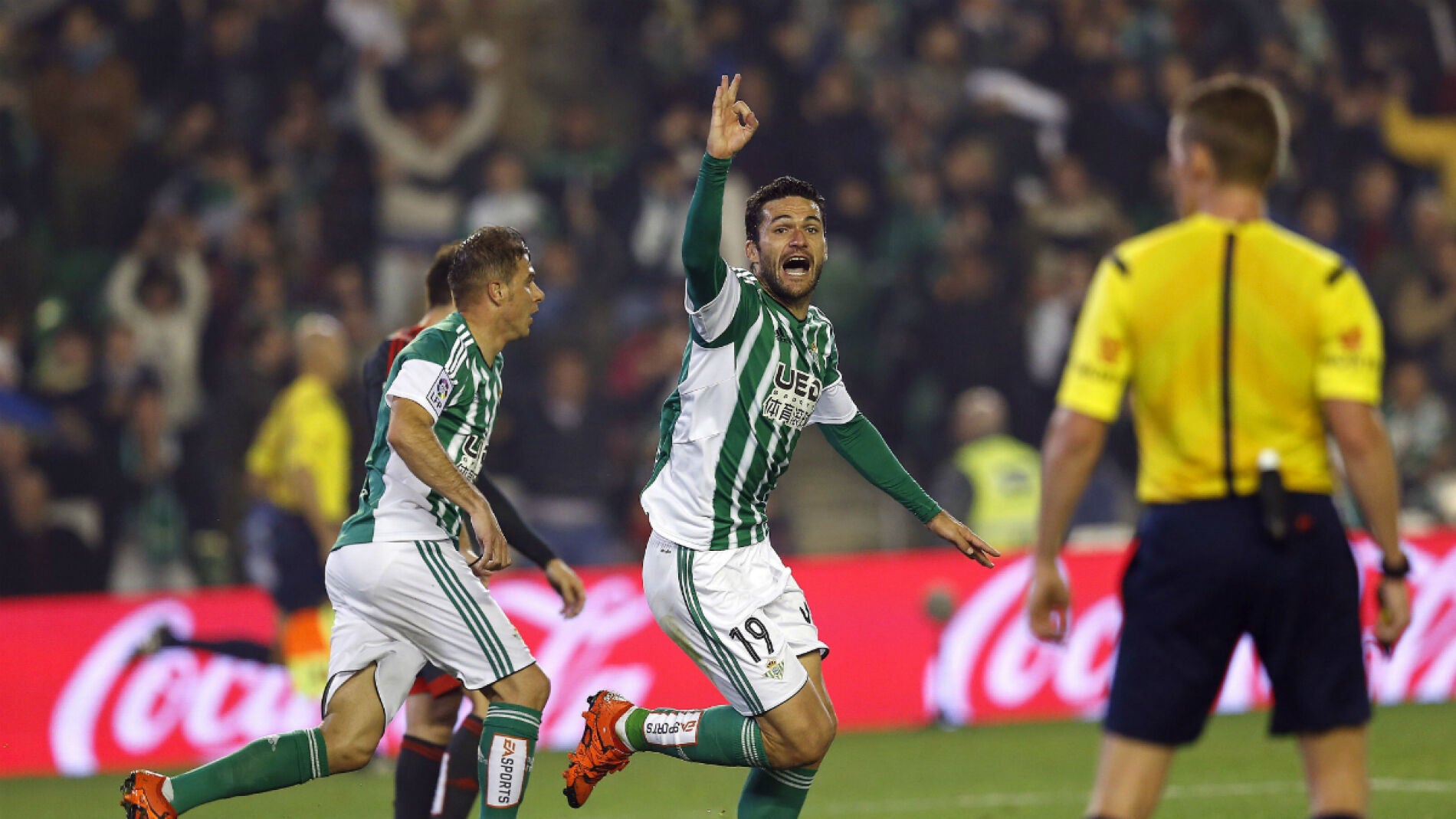 Jorge Molina marca un gol con el Betis
