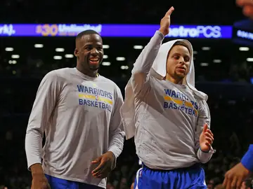 Stephen Curry y Draymond Green celebran el triunfo de los Warriors Stephen Curry y Draymond Green celebran el triunfo de los Warriors