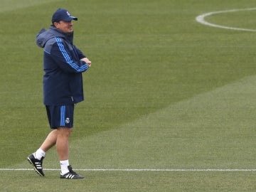 Rafa Benítez, durante el entrenamiento del Real Madrid