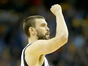 Marc Gasol celebra la victoria de los Memphis Grizzlies Marc Gasol celebra la victoria de los Memphis Grizzlies