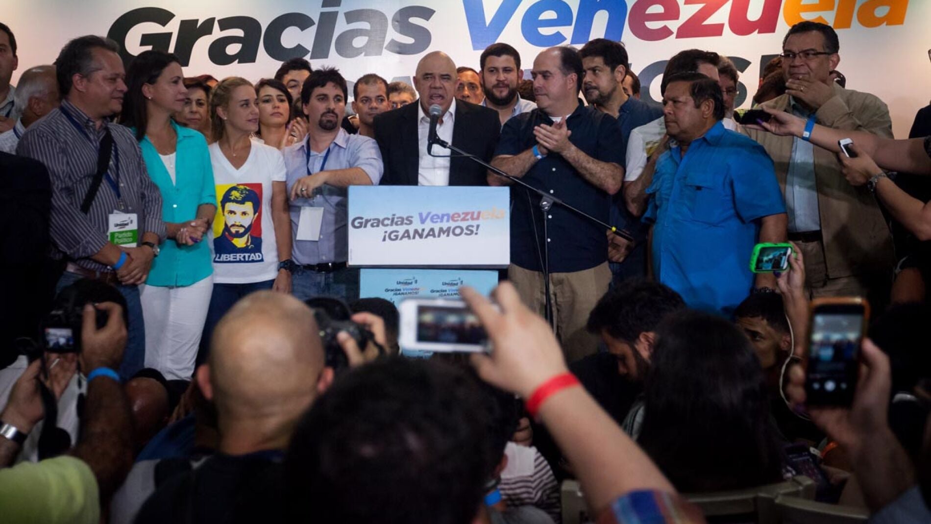 Miembros de la MUD tras ganar las elecciones