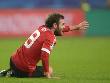 Mata lamenta una jugada ante el Wolfsburgo Mata lamenta una jugada ante el Wolfsburgo