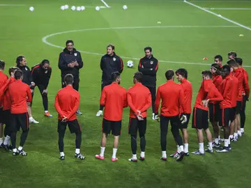 Los jugadores del Atlético sobre el césped del Estadio Da Luz en Lisboa Los jugadores del Atlético sobre el césped del Estadio Da Luz en Lisboa