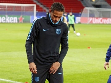 Neymar se retira lesionado del entrenamiento
