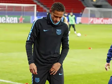 Neymar se retira lesionado del entrenamiento Neymar se retira lesionado del entrenamiento