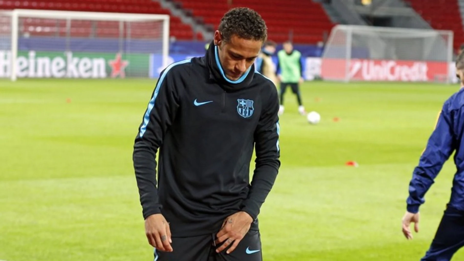 Neymar se retira lesionado del entrenamiento Neymar se retira lesionado del entrenamiento