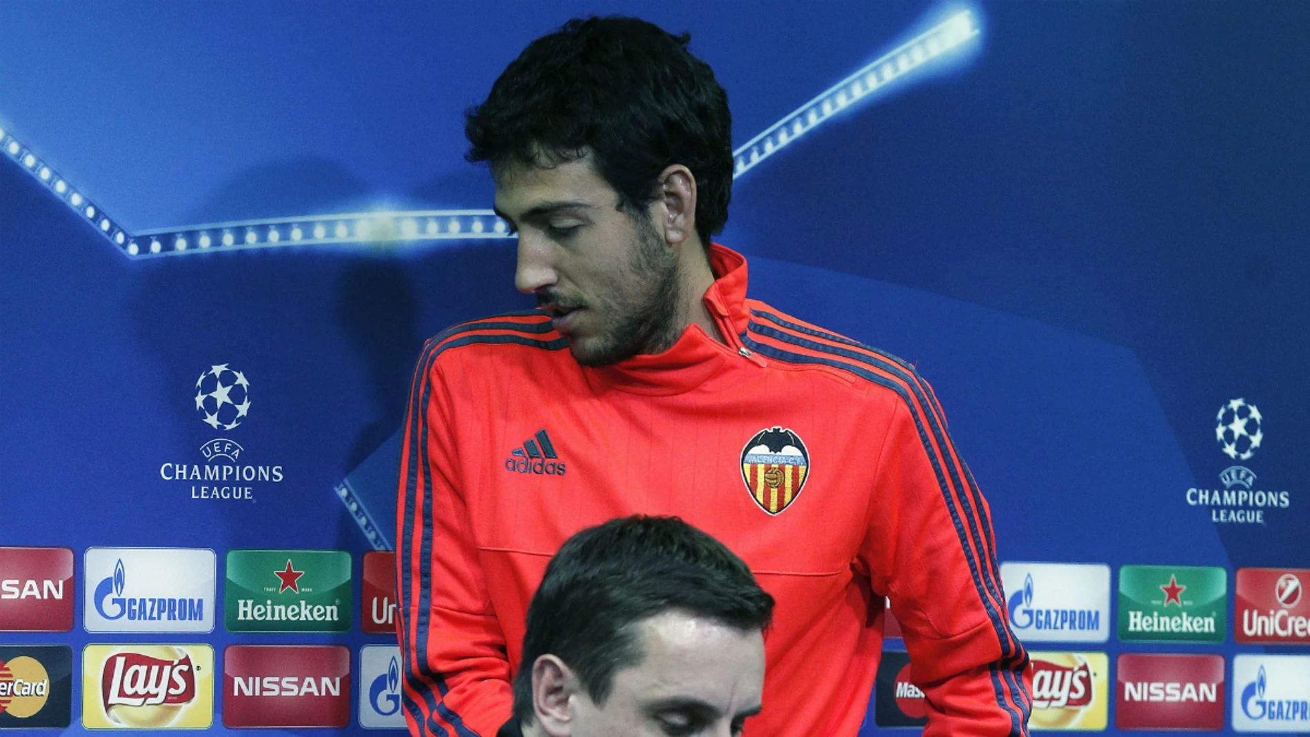 Dani Parejo, saliendo de la sala de prensa Dani Parejo, saliendo de la sala de prensa