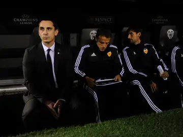 Neville, en el banquillo del Valencia Neville, en el banquillo del Valencia