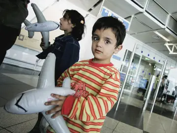 Refugiados libaneses en un aeropuerto de Alemania Refugiados libaneses en un aeropuerto de Alemania