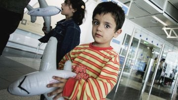Refugiados libaneses en un aeropuerto de Alemania
