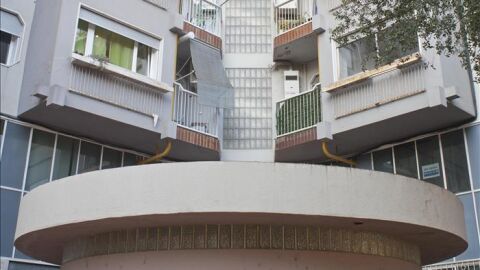 Edificio desde donde se precitaron la mujer y sus hijas