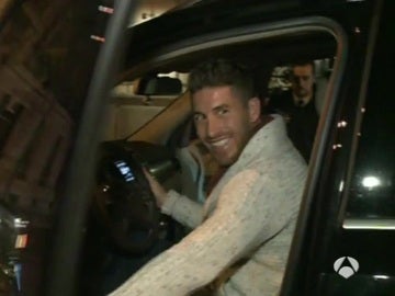 Sergio Ramos, montándose en su coche