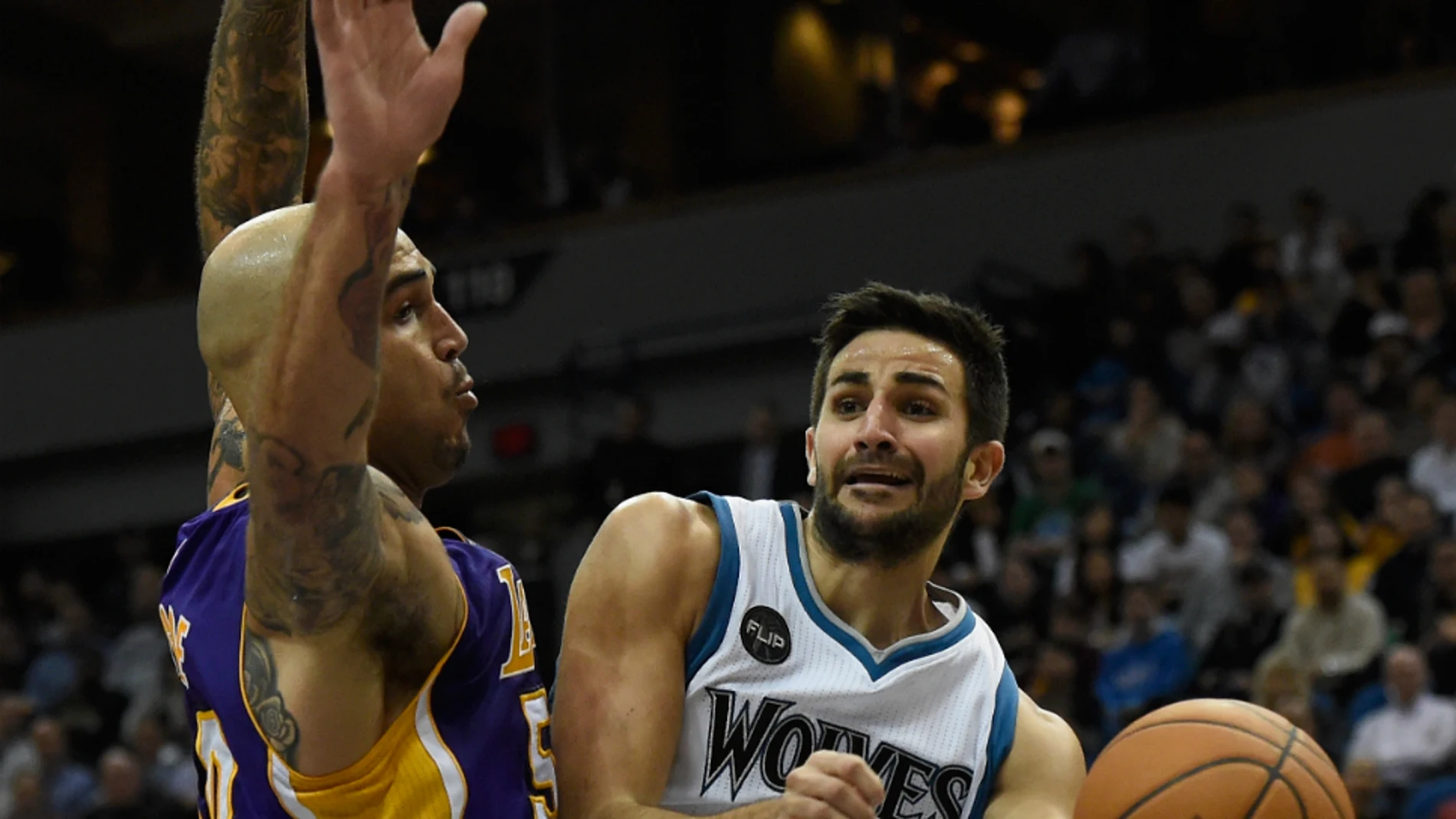 Ricky Rubio entra a canasta contra los Lakers Ricky Rubio entra a canasta contra los Lakers