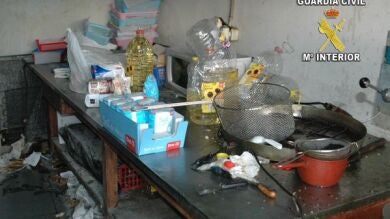 Clausuran un obrador clandestino en Pontevedra que cocinaba en una mesa con heces de roedor y raticida