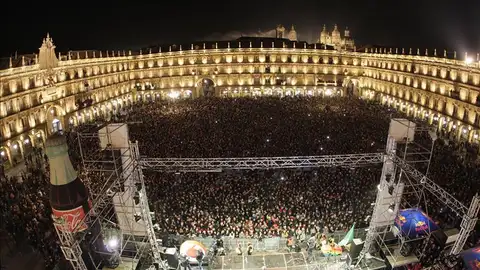 Miles de jóvenes han llenado la Plaza Mayor de Salamanca Miles de jóvenes han llenado la Plaza Mayor de Salamanca