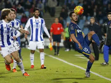 Pablo Sarabia despeja el balón junto a Asier Illarramendi Pablo Sarabia despeja el balón junto a Asier Illarramendi