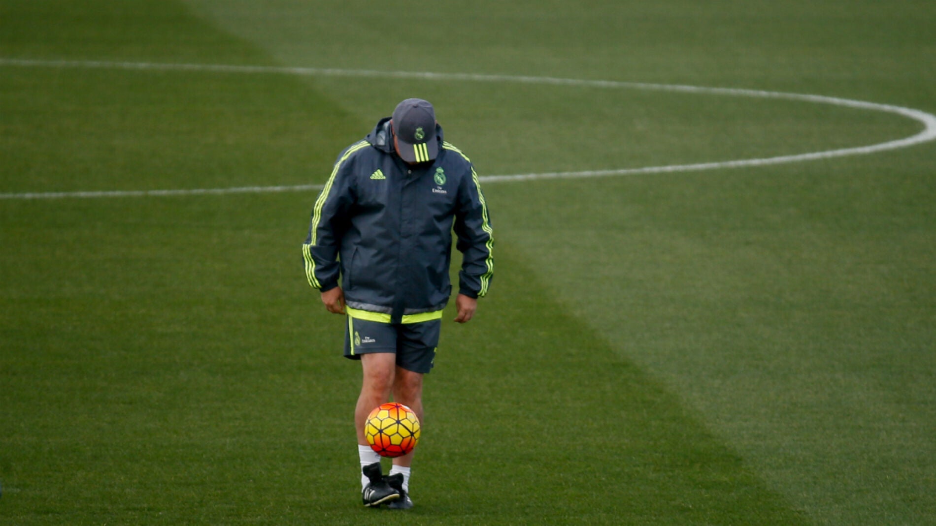 Rafa Ben&iacute;tez, durante el entrenamiento con el Real Madrid