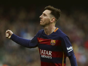 Leo Messi celebra su golazo de falta contra el Deportivo de la Coruña