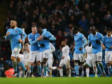 Los jugadores del Manchester City celebran el gol de Yaya Touré Los jugadores del Manchester City celebran el gol de Yaya Touré