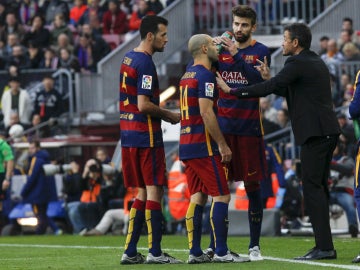 Luis Enrique da indicaciones a sus jugadores durante el partido contra el Deportivo Luis Enrique da indicaciones a sus jugadores durante el partido contra el Deportivo