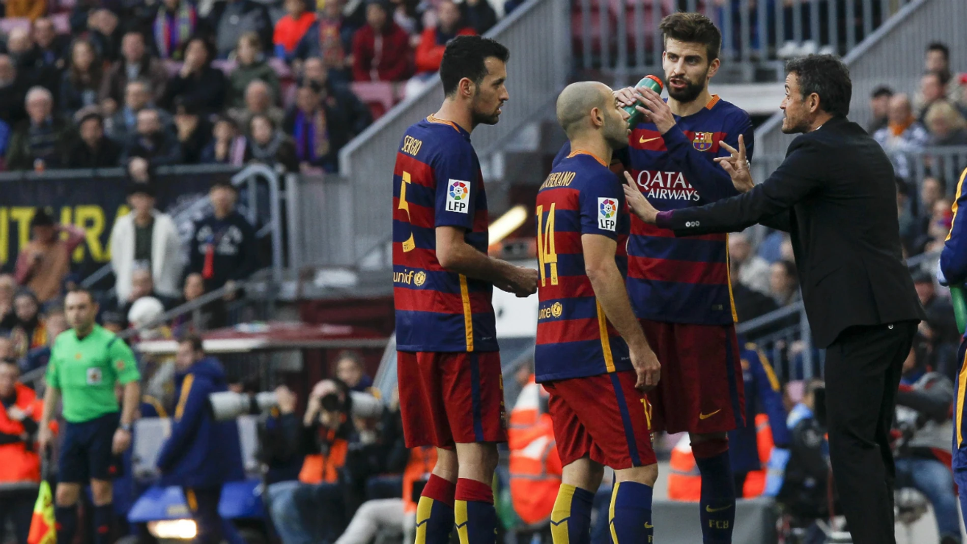 Luis Enrique da indicaciones a sus jugadores durante el partido contra el Deportivo Luis Enrique da indicaciones a sus jugadores durante el partido contra el Deportivo