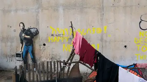 'No todos estamos en el mismo barco', grafiti de Banksy en Calais 'No todos estamos en el mismo barco', grafiti de Banksy en Calais