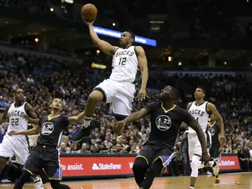 Jabari Parker entra a canasta Jabari Parker entra a canasta