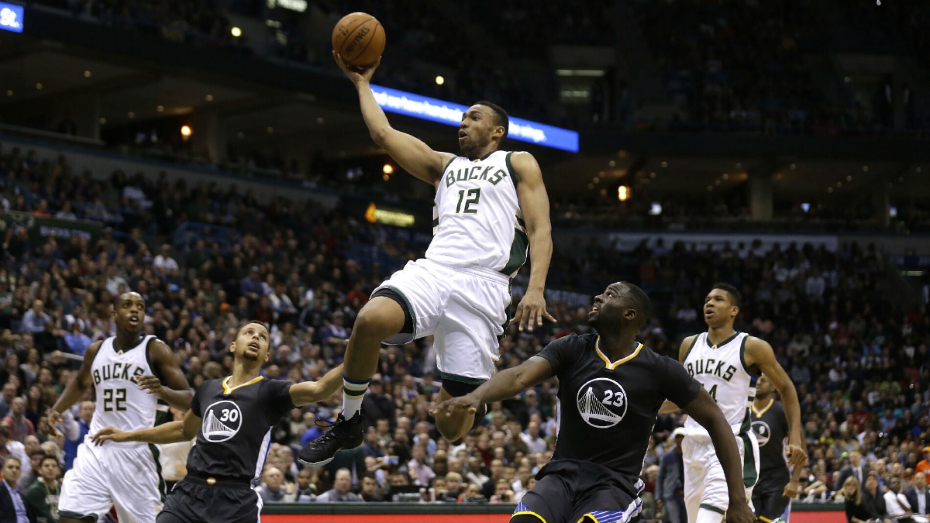 Jabari Parker entra a canasta