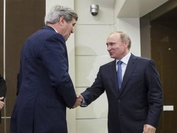 John Kerry y Vladimir Putin